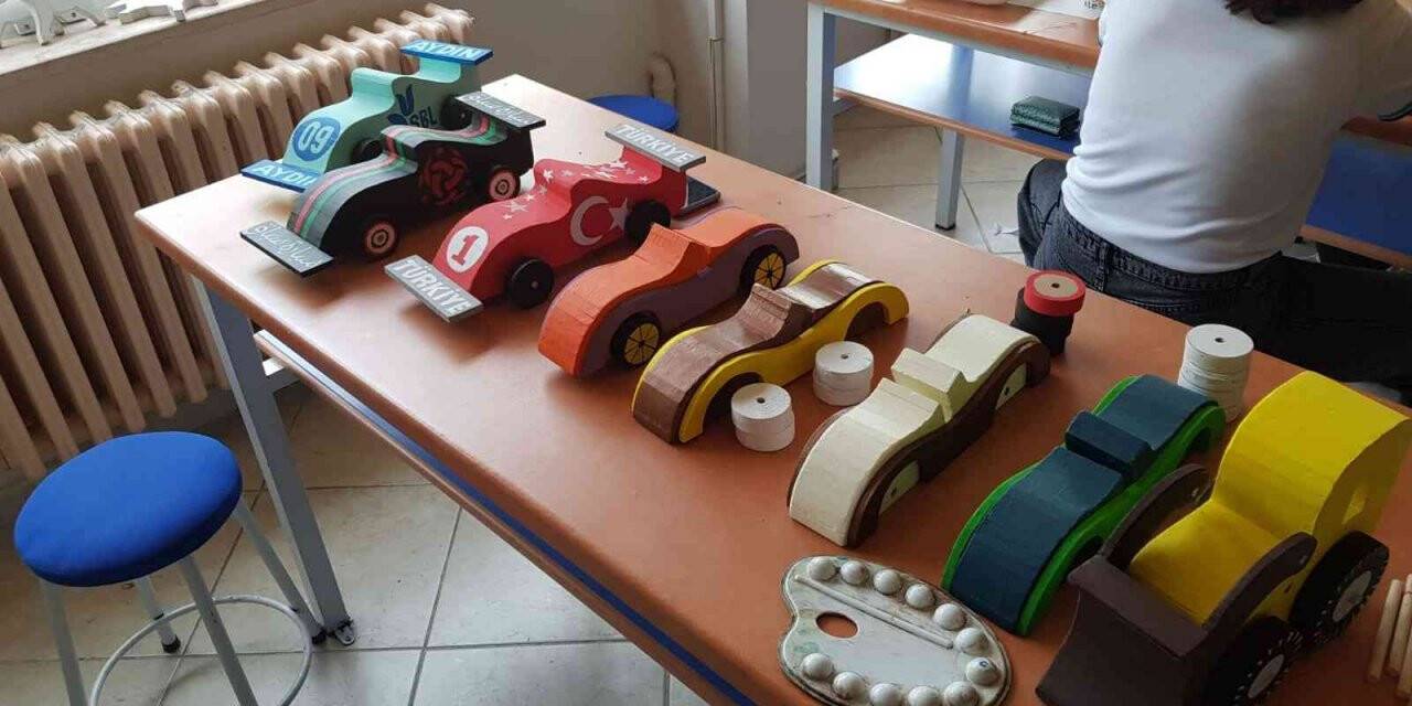 Aydınlı öğrencilerden Kenyalı yetim çocuklara oyuncak sürprizi