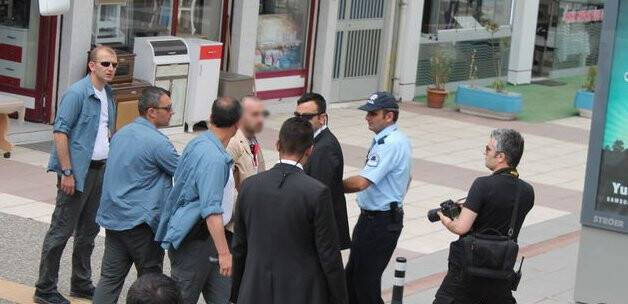 Başbakan Erdoğan'ın yanında silah alarmı