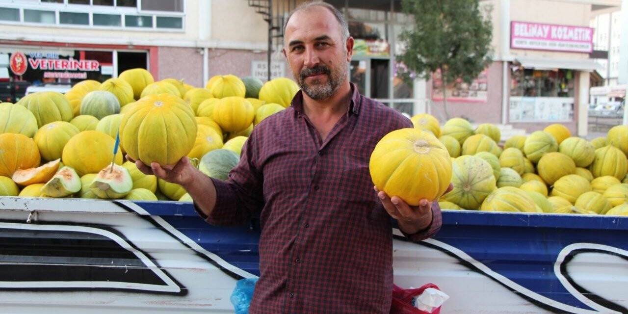 Çorum’un meşhur ’10 dilim kavunu’ tezgahlarda yerini aldı