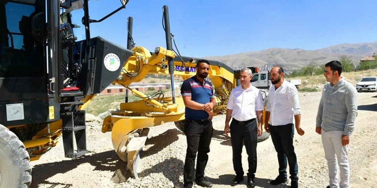 Yeşilyurt’ta sanayi alanlarının yollarını konforlu hale getiriliyor