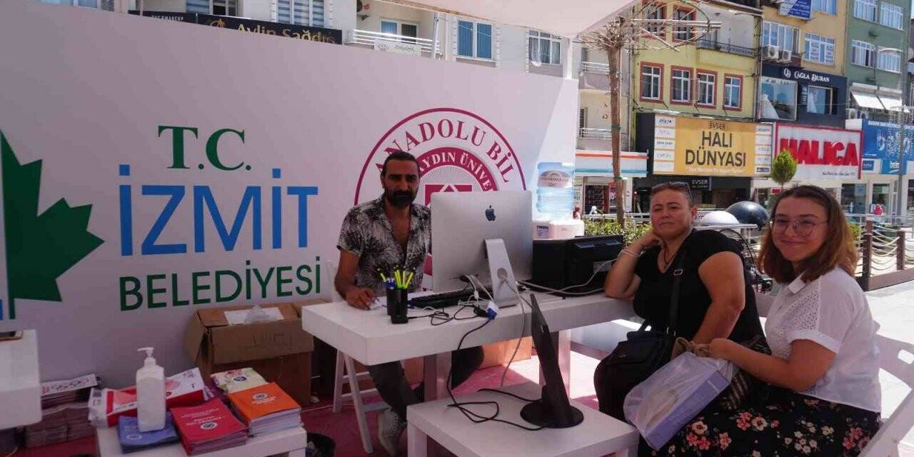 İzmitli gençler ücretsiz danışmanlık hizmeti alıyor