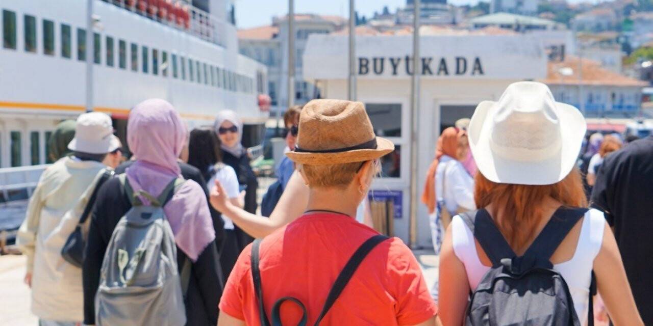 Büyükada’ya tur keyfi