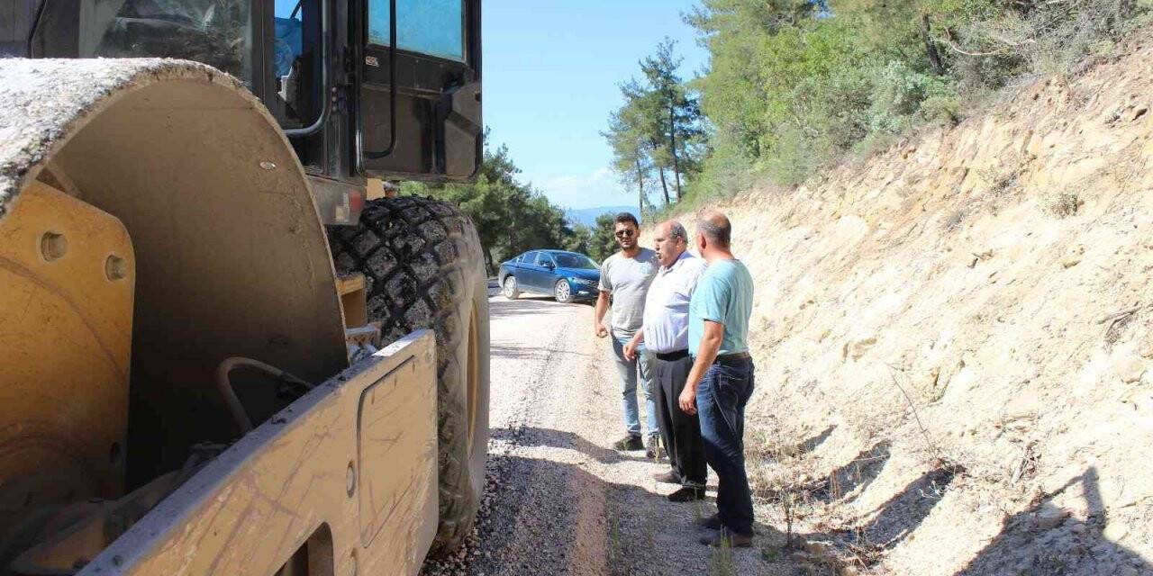 Kaymakam Ünal yapımı devam eden köy yollarını inceledi