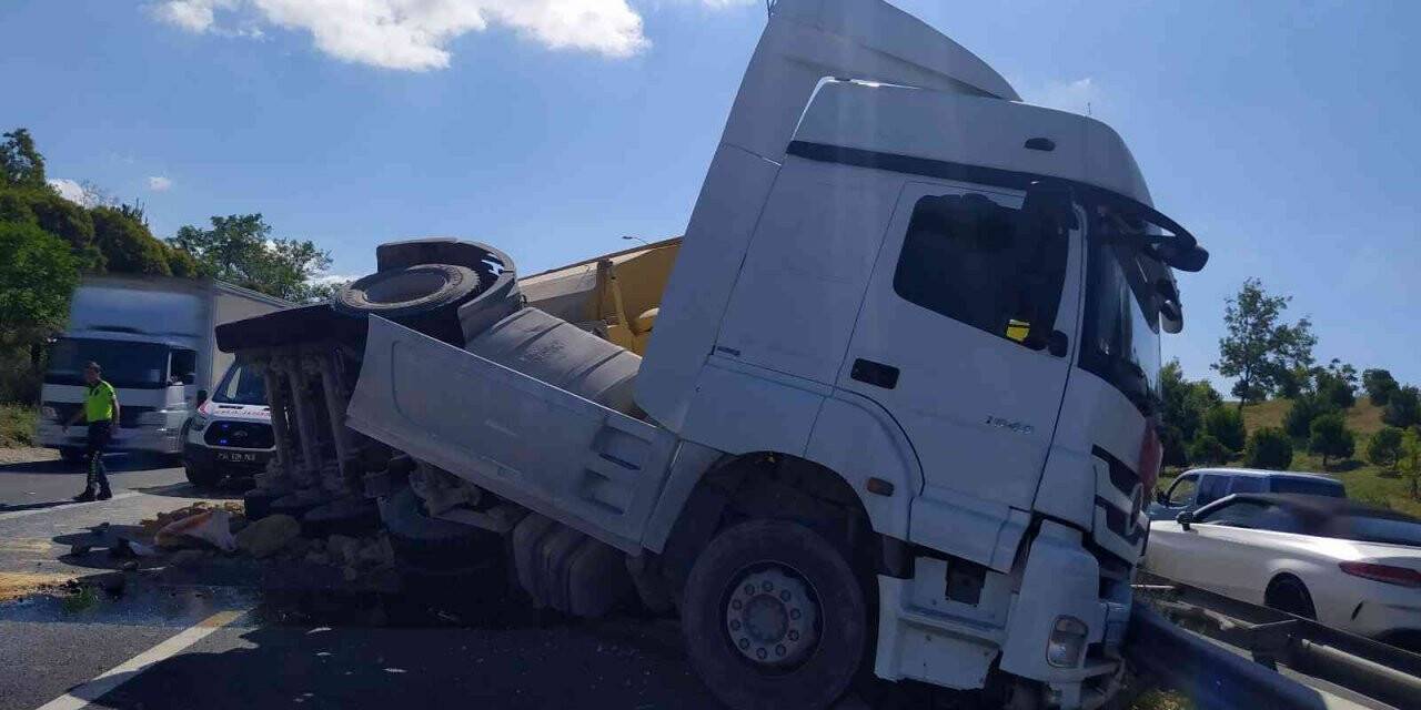 Tem Otoyolunda feci kaza: 1 kişi yaralı