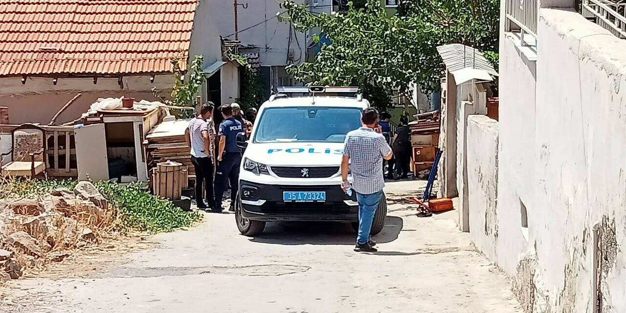 İzmir’de hareketli dakikalar: Bir kişi karısını bıçakla rehin aldı