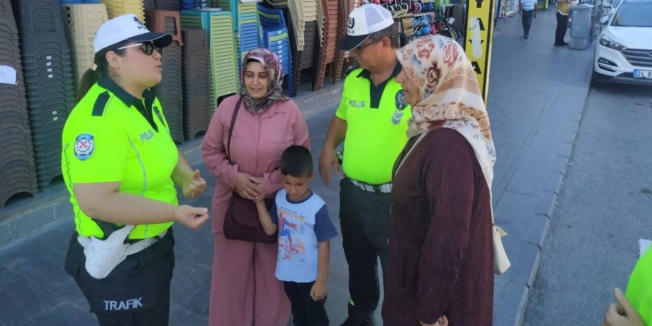 Erzincan’da trafik ekipleri yayaları bilgilendirdi