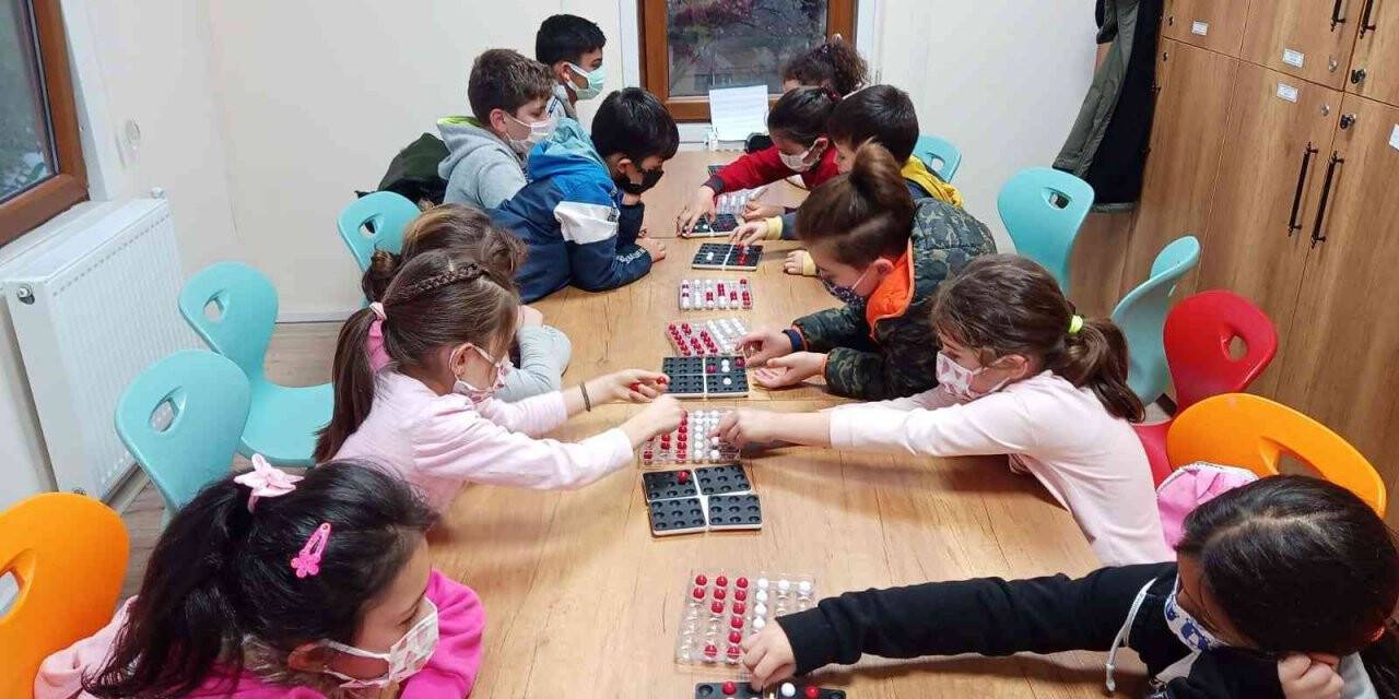 Yaz tatilinde eğlenerek öğreniyorlar