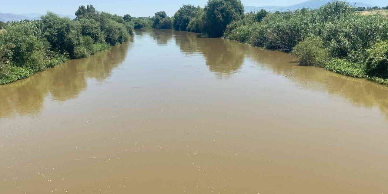 Geçen yıl kuraklık nedeniyle su sıkıntısı çeken çiftçilerin bu sene yüzü gülüyor