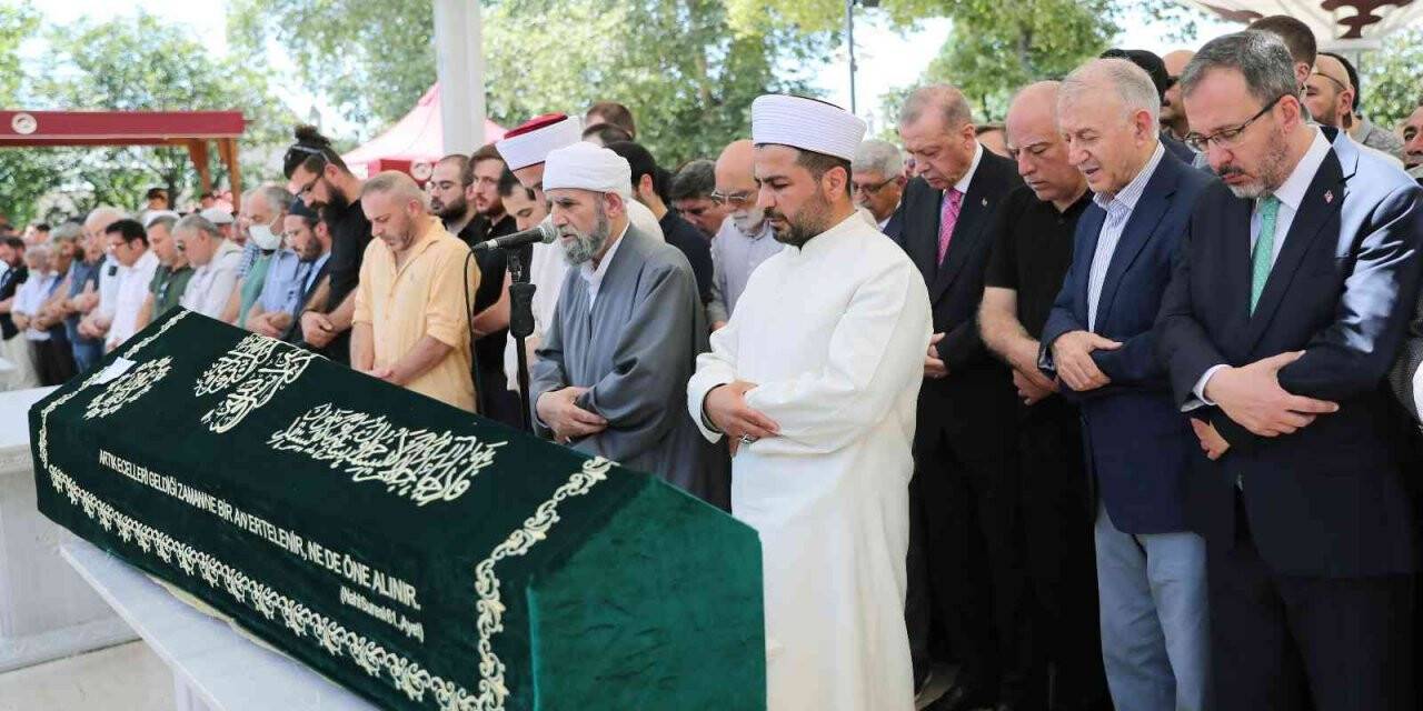 Cumhurbaşkanı Erdoğan trafik kazasında hayatını kaybeden Hacı Nimet Kaya’nın cenaze törenine katıldı