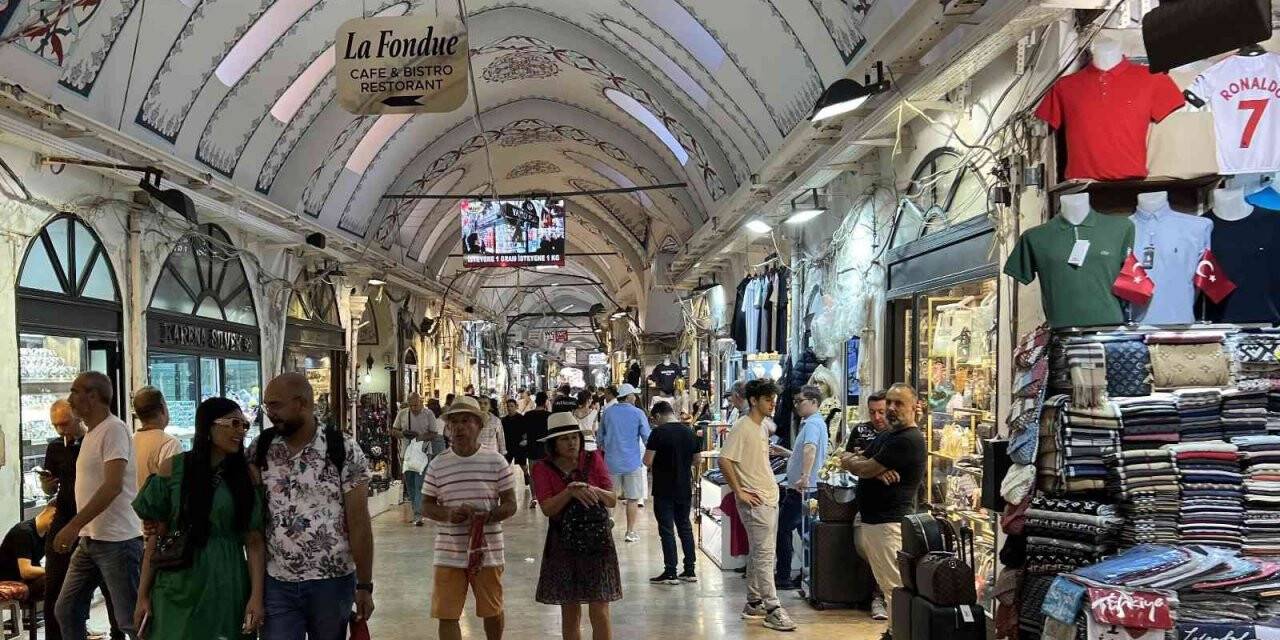 Suudi turistlerin gelmesi ile birlikte Kapalıçarşı’da ziyaret sayıları arttı