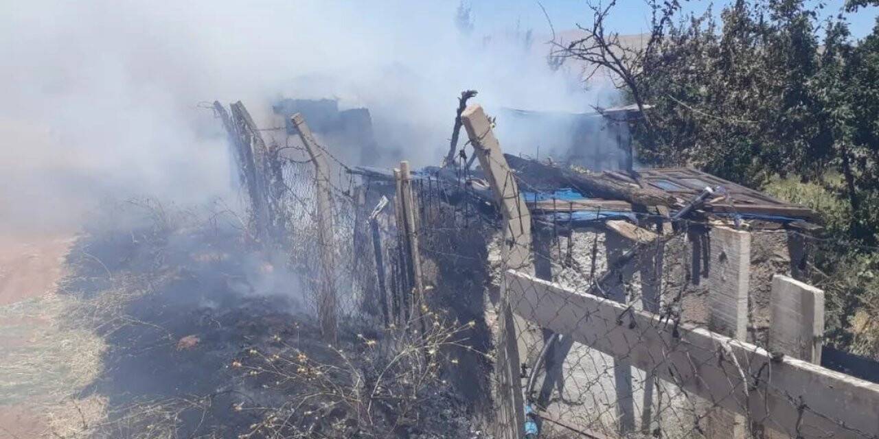 Müstakil evin bahçesinde çıkan yangın büyümeden söndürüldü