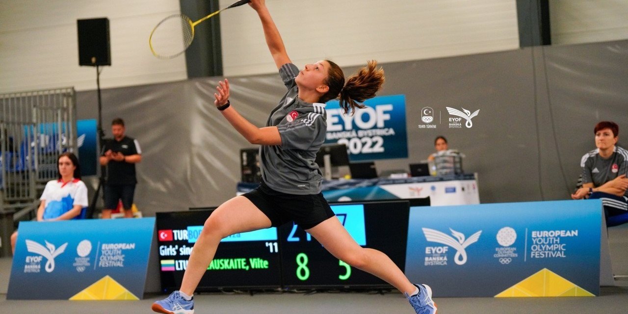 Manisalı badmintoncu Ravza Bodur’dan Slovakya’da gümüş madalya