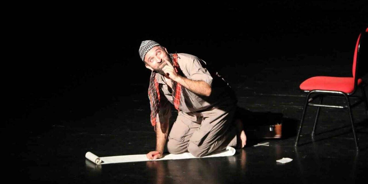 "Çıplak Ayak" Samsun’da sahnelendi