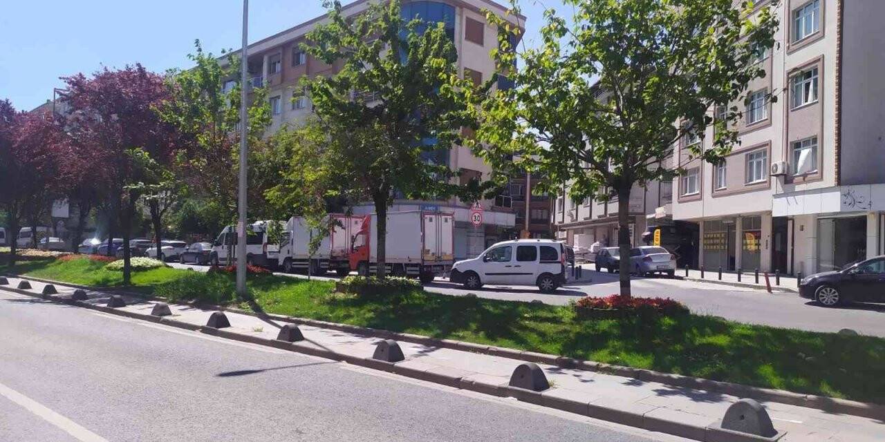 Küçükçekmece’de yolun karşısına geçmeye çalışan kadına araç çarptı