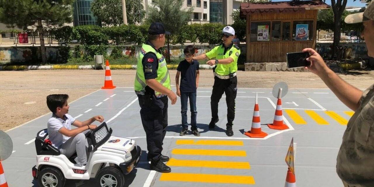 Elazığ’da öğrencilere trafik eğitimi