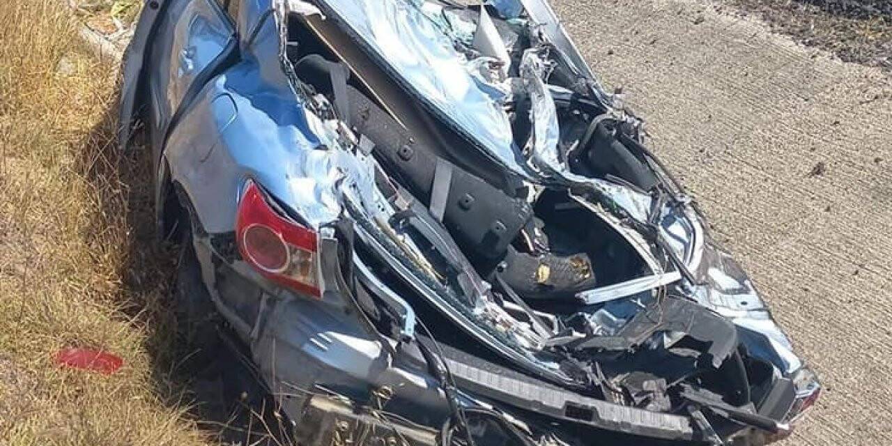 İnanılmaz kurtuluş: Kağıt gibi ezilen bu araçtan yara almadan çıktı