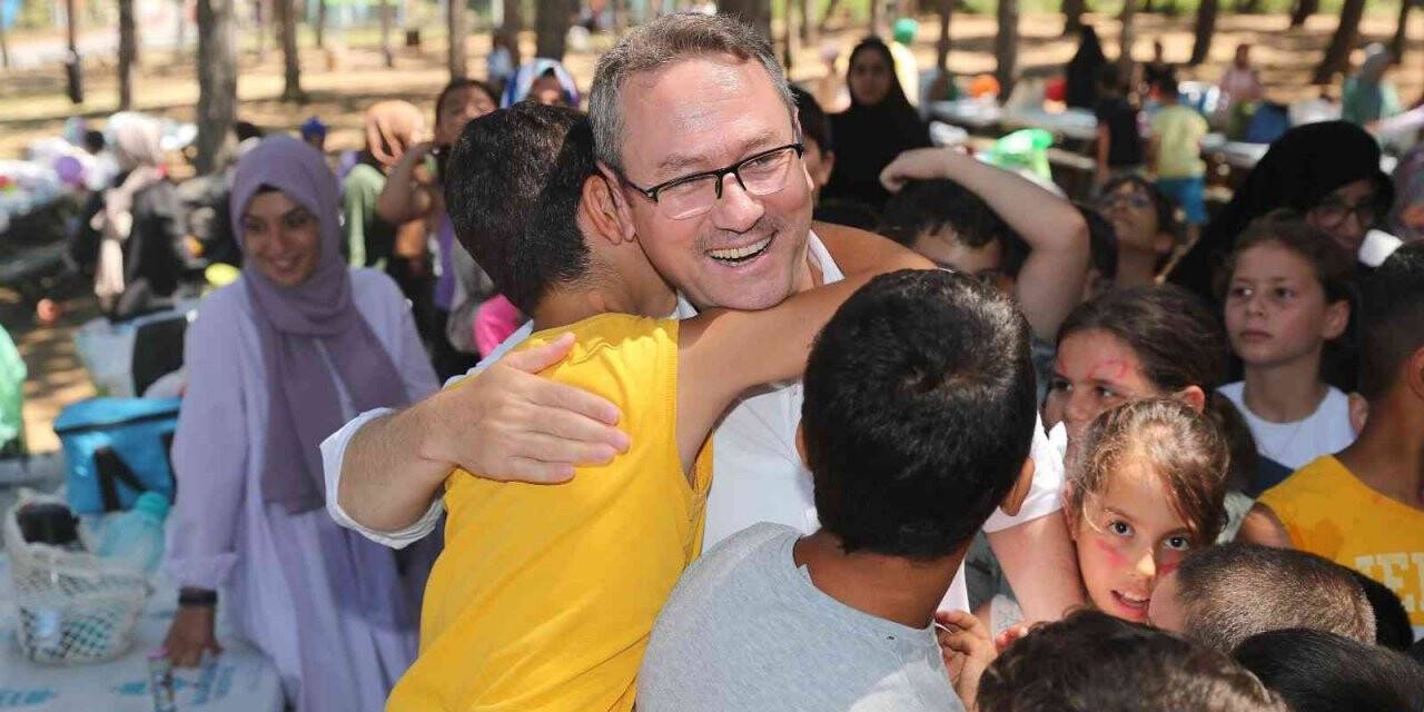 Başakşehir’de bir yanda piknik, bir yanda tören