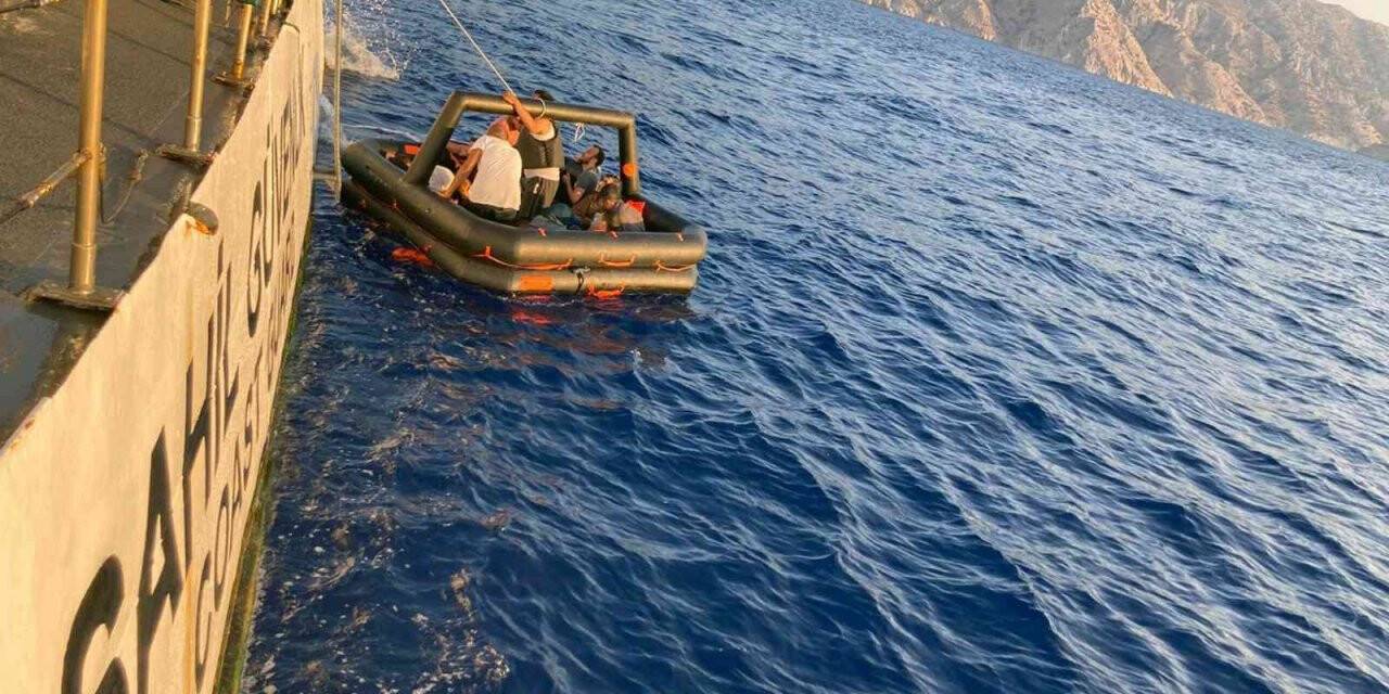 Marmaris’te 49 düzensiz göçmen kurtarıldı