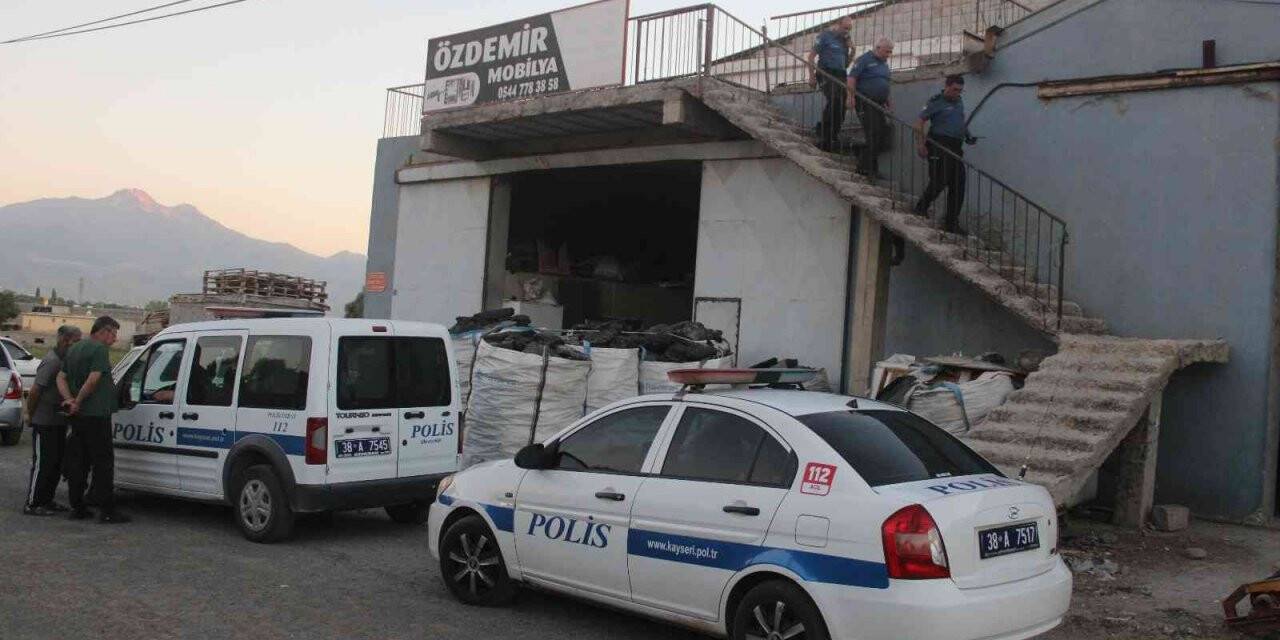 Aynı evde kalan işçiler birbirini bıçakladı: 1 ölü, 1 yaralı