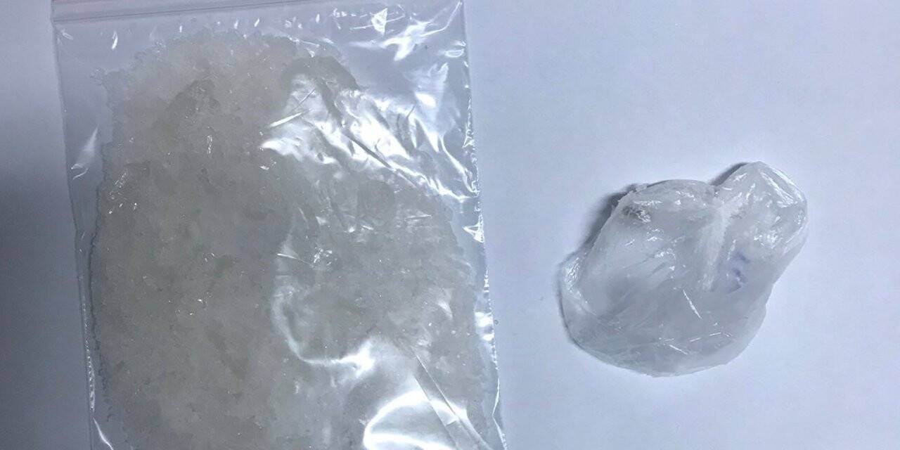 Devriye ekiplerin kovalamaca sonucu yakaladığı şahıstan uyuşturucu çıktı