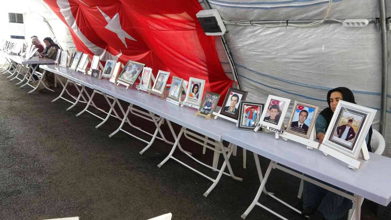 Diyarbakır’da aileler bin 61 gündür evlat nöbetinde