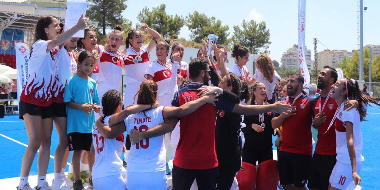 Tüm maçlarını kazanarak şampiyon oldu