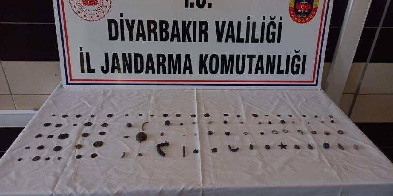 Tarih hırsızları 2 milyon TL karşılığında satacakları objelerle suç üstü yakalandı