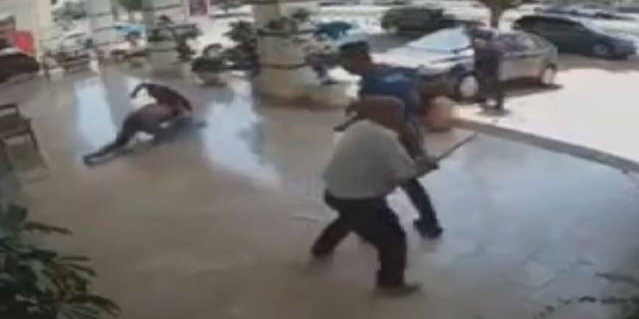 Diş polikliniğinde baston ve uçan tekmeli kira anlaşmazlığı kavgası