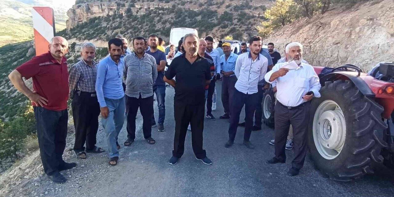 Kazalardan bıkan mahalleli yetkililerden yardım istedi