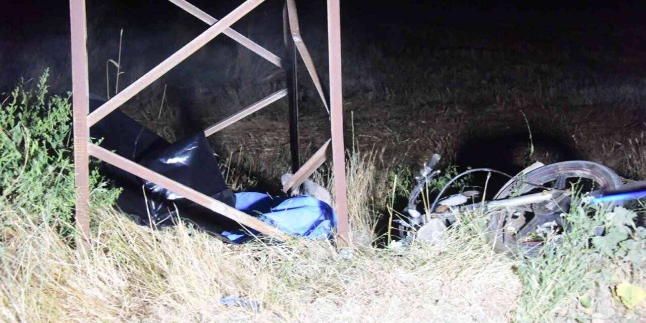 Motosikletiyle gerilim hattının direğine çarpan Semih, hayatını kaybetti