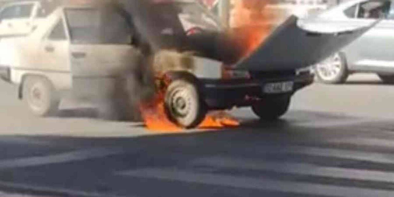 Batman’da trafik ışıklarında bekleyen otomobil alev aldı