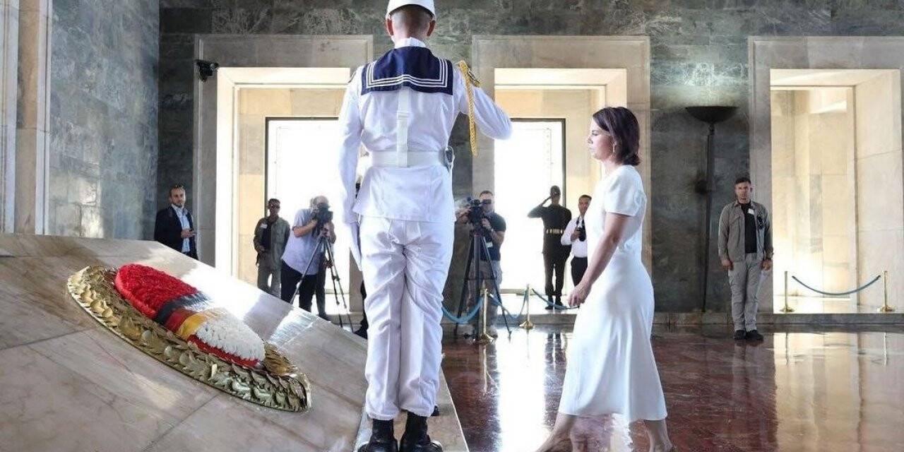 Almanya Dışişleri Bakanı Baerbock, Anıtkabir’de