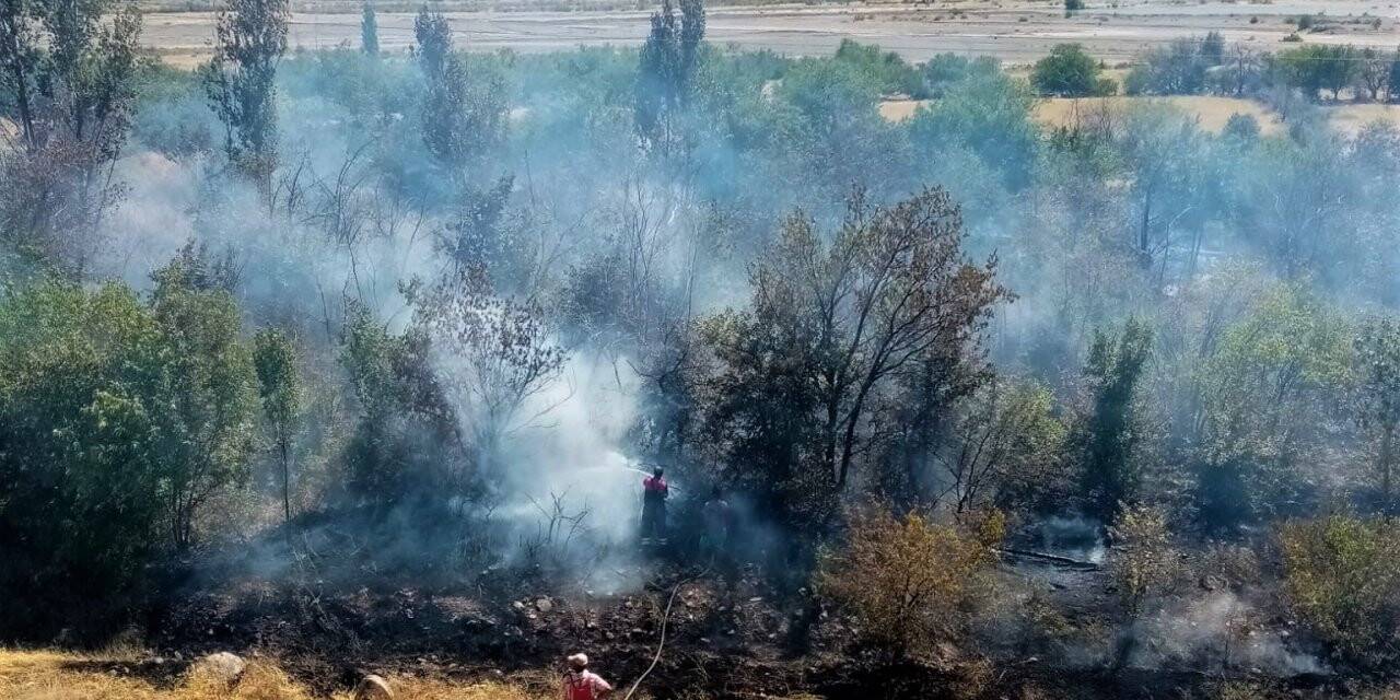 Üzümlü’de örtü yangını büyümeden söndürüldü