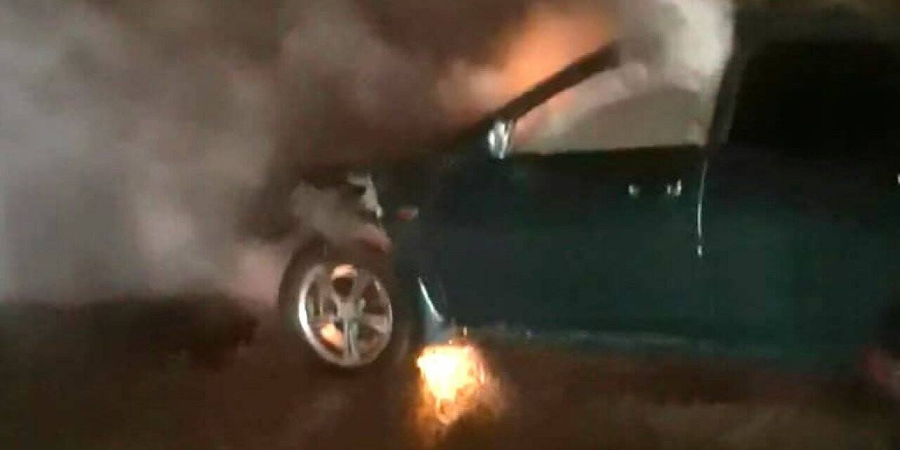 Besni’de otomobil yandı
