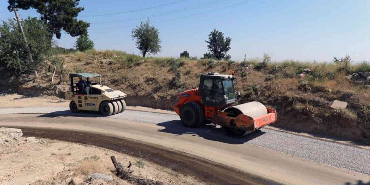 Kırsal mahallelerde yol çalışması