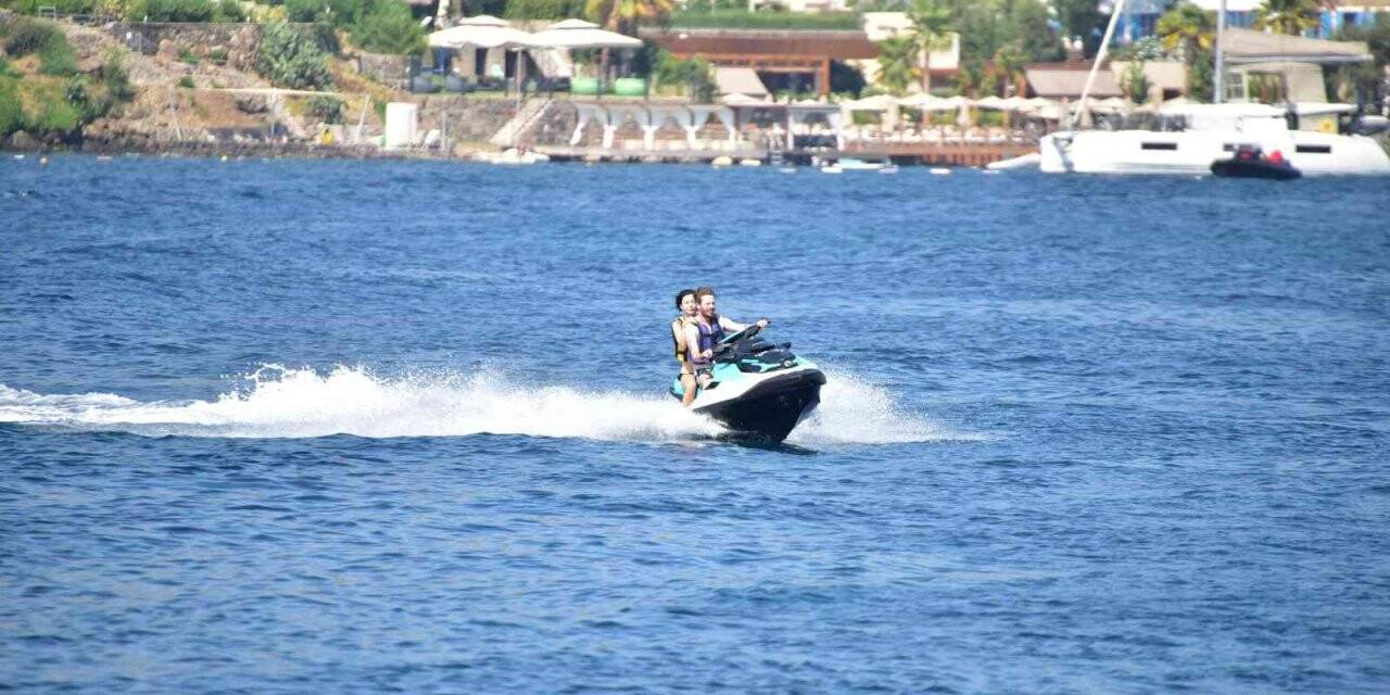 Merve Boluğur’dan jet ski şov