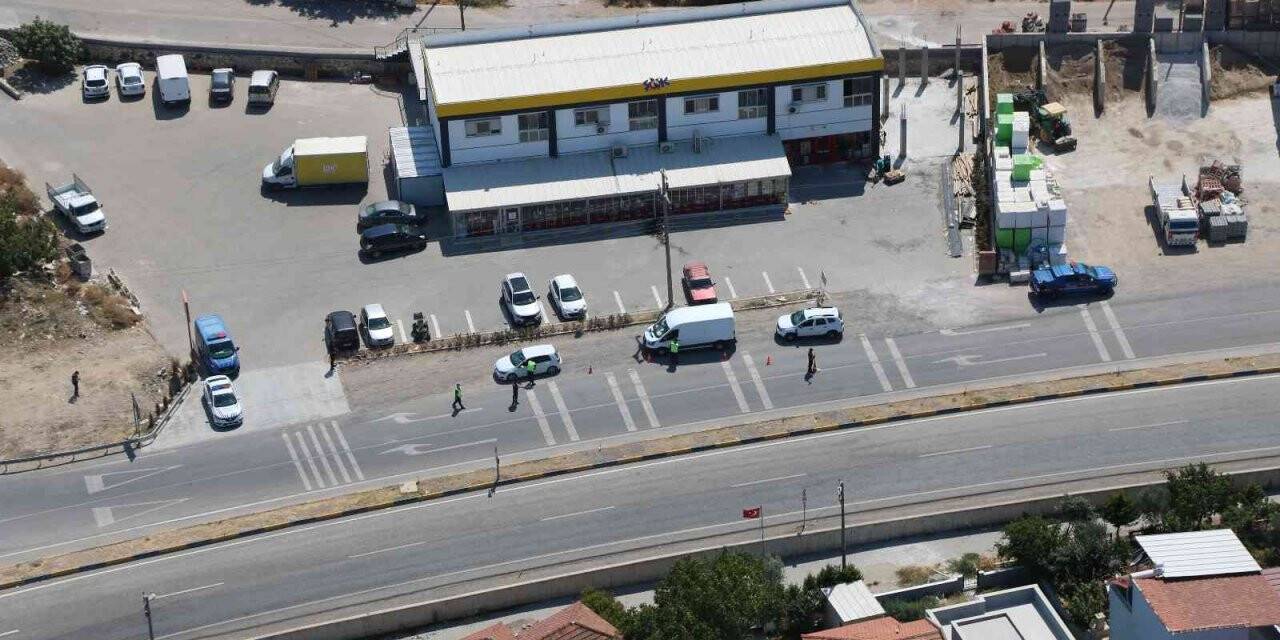 İzmir’de jandarmadan helikopterle trafik denetimi