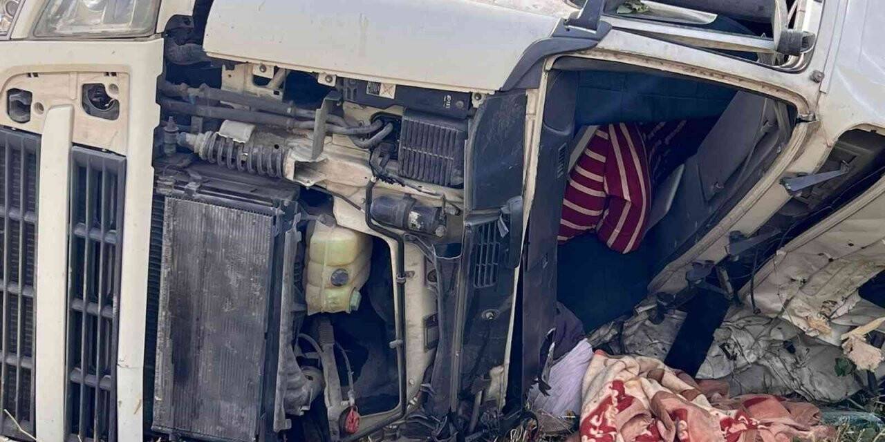 İran plakalı tır kontrolden çıktı: 1 ölü