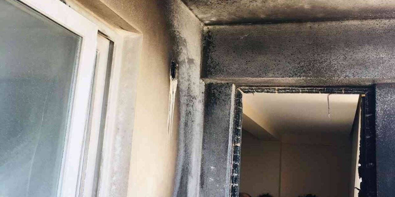 Evde çıkan yangın hasara neden oldu