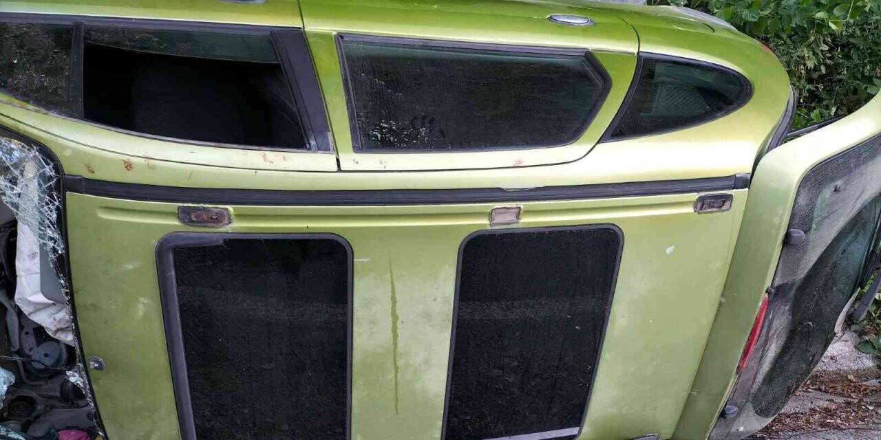 Araç kaza yaptı, motor kısmında yangın çıktı