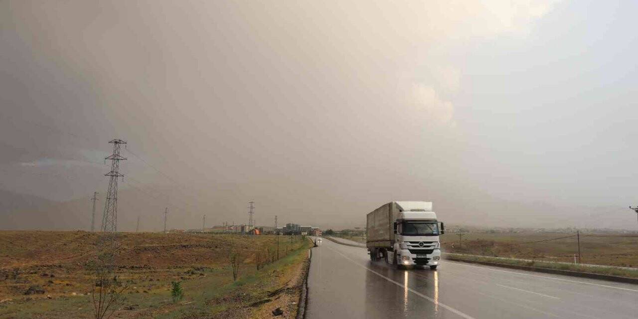 Hava sıcaklığı 40 dereceye dayanmıştı, Iğdır’da aniden bastıran yağmur korkuttu