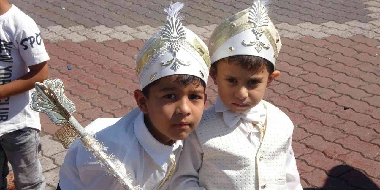 Toplu sünnet şöleninde 264 çocuk doyasıya eğlendi