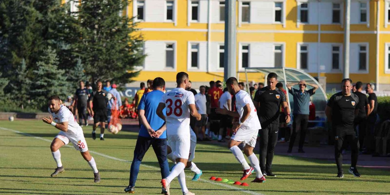 Kayserispor hazırlık maçında Yeni Malatyaspor’u 3-2 yendi