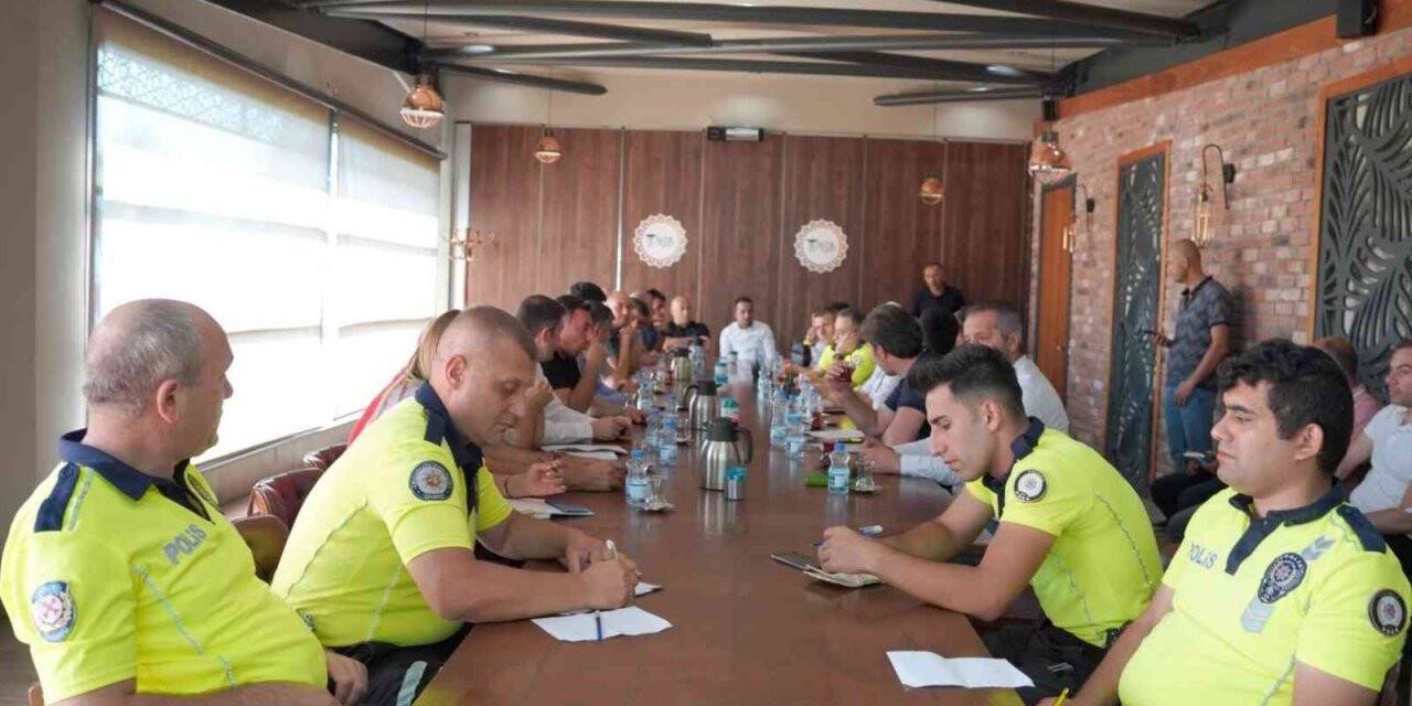 Okul servis araçları için istişare toplantısı yapıldı