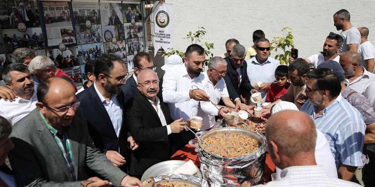 Bursa’da aşure kazanları birlik beraberlik için kaynadı