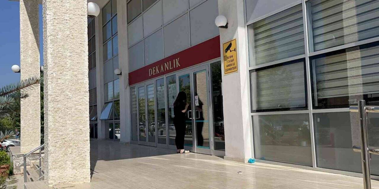 Geç kaldığı sınava girebilmek için kapıyı zorladı, camlara vurdu