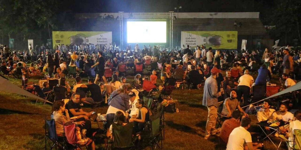 Ünlü yönetmen Ezel Akay: "Söylenen, anlatılmak istenen her şey anlaşılır oluyor bu eğlence ve haz sayesinde"