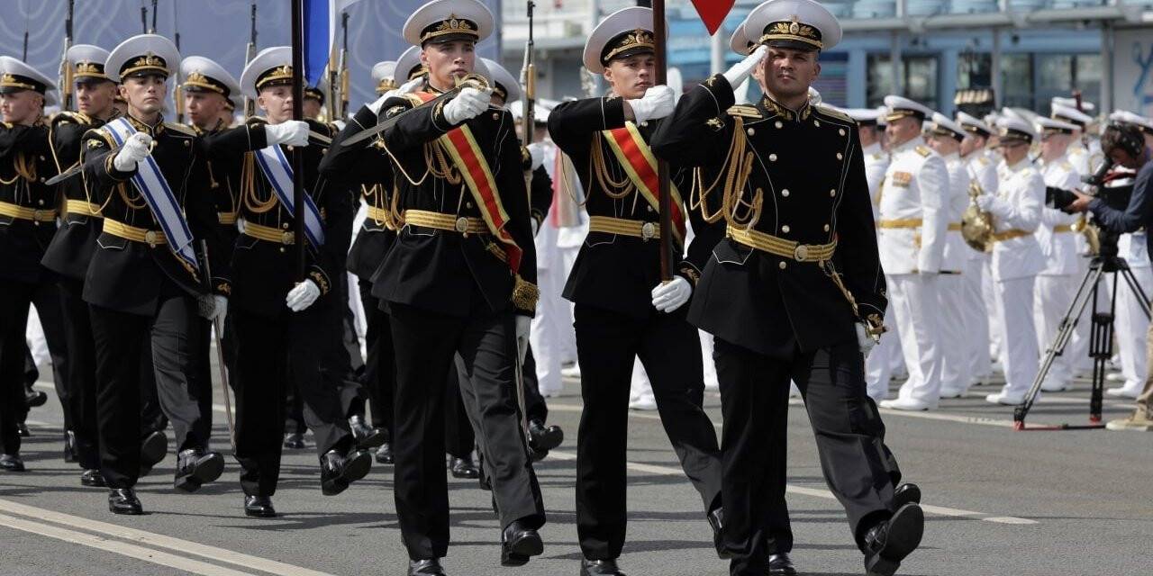 Rusya Devlet Başkanı Putin, Rus donanması geçit törenine katıldı