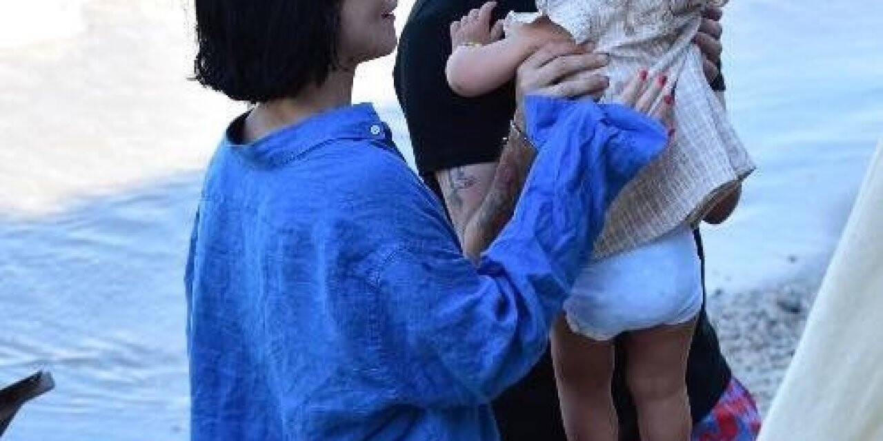 Ünlü oyuncu Merve Boluğur ve Mert Aydın’ın bebek sevgisi