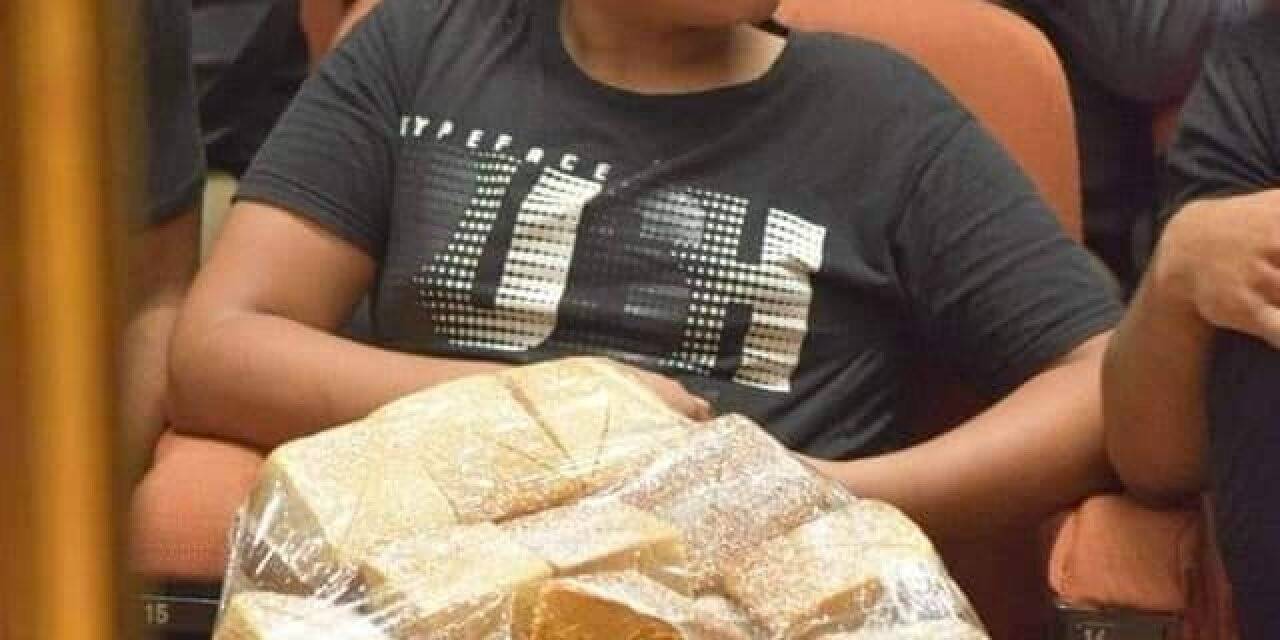 Irak Meclisi’nde protestoculardan zincirli gösteri